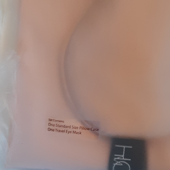 HALLMART COLLECTIBLES Satin Pillowcase & Eye Mask - Picture 2 of 6